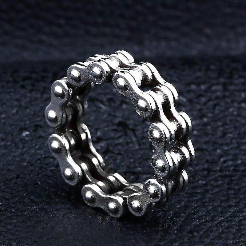 Stylish stainless steel biker chain ring for men and women, perfect for parties and concerts.