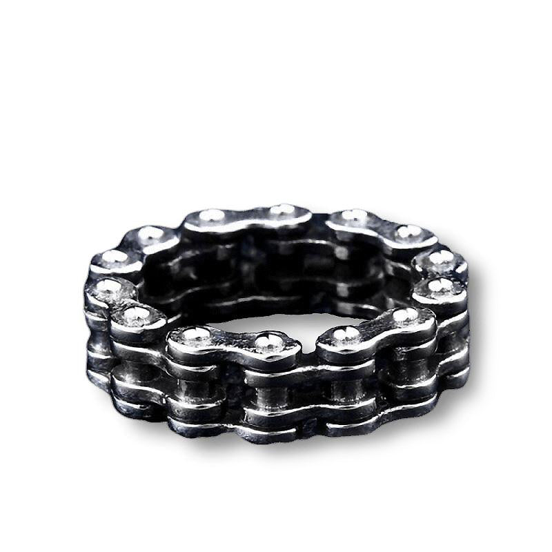 Stylish biker chain stainless steel ring, perfect for men and women, combining rock style with edgy design.