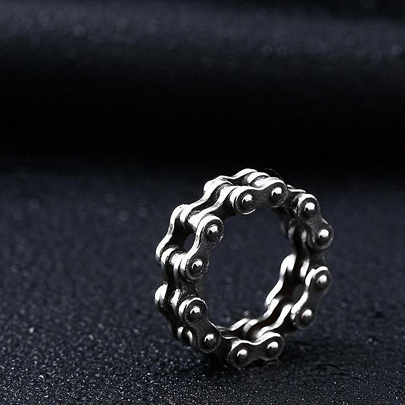 Biker chain stainless steel ring stylish jewelry for men and women, perfect for parties and concerts.