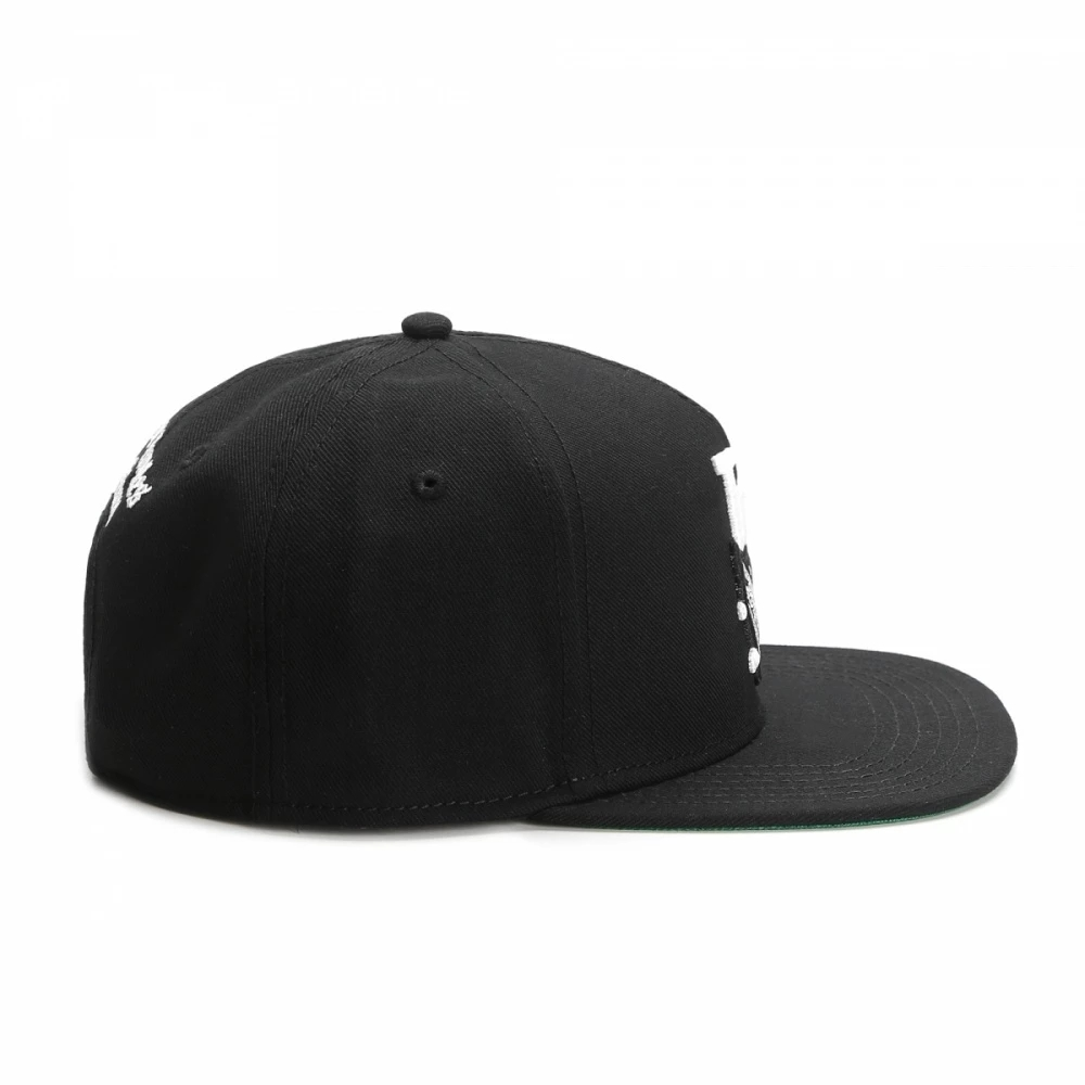 Stylish black baseball cap with an adjustable plastic buckle, perfect for casual unisex style.