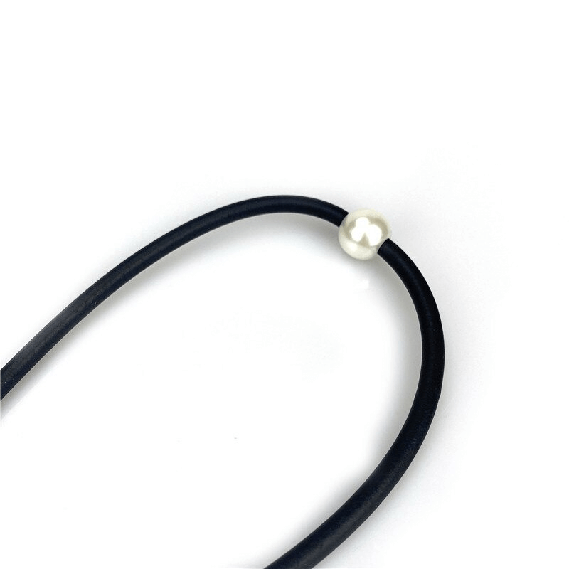 Close-up of a black round pendant necklace featuring a shiny alloy bead, adding a chic touch to women’s fashion accessories.