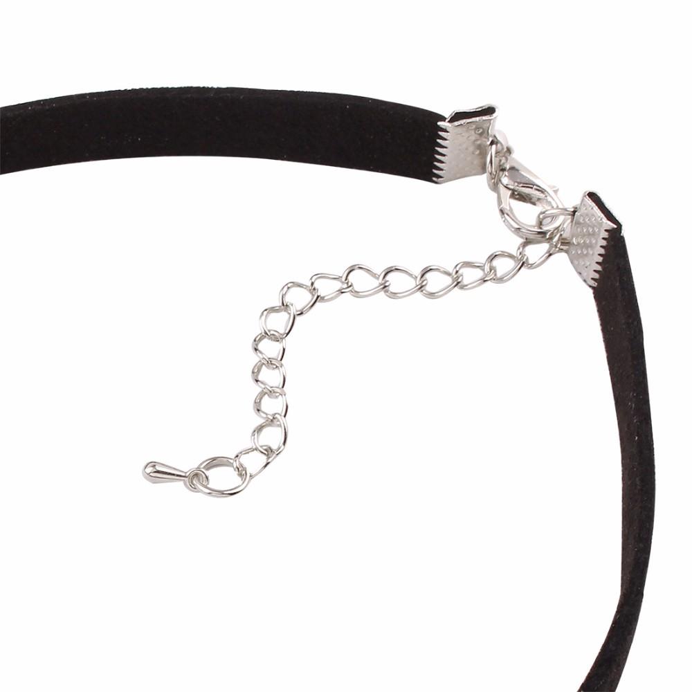 Black velvet choker collar with adjustable chain and lobster clasp, perfect for gothic style accessories.