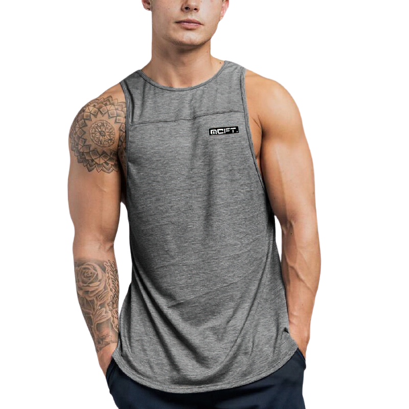 Men's bodybuilding tank top in gray, perfect for workouts, made of cotton with a stylish design and sleeveless cut.