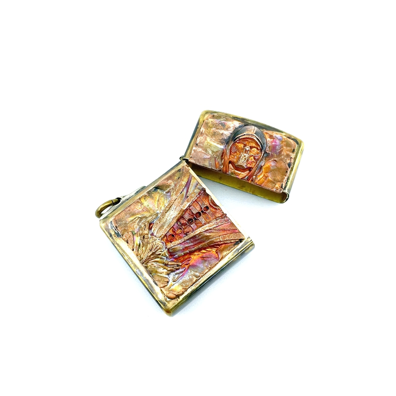Brass portable lighter case with colorful samurai skull design, stylish rock accessory for all.