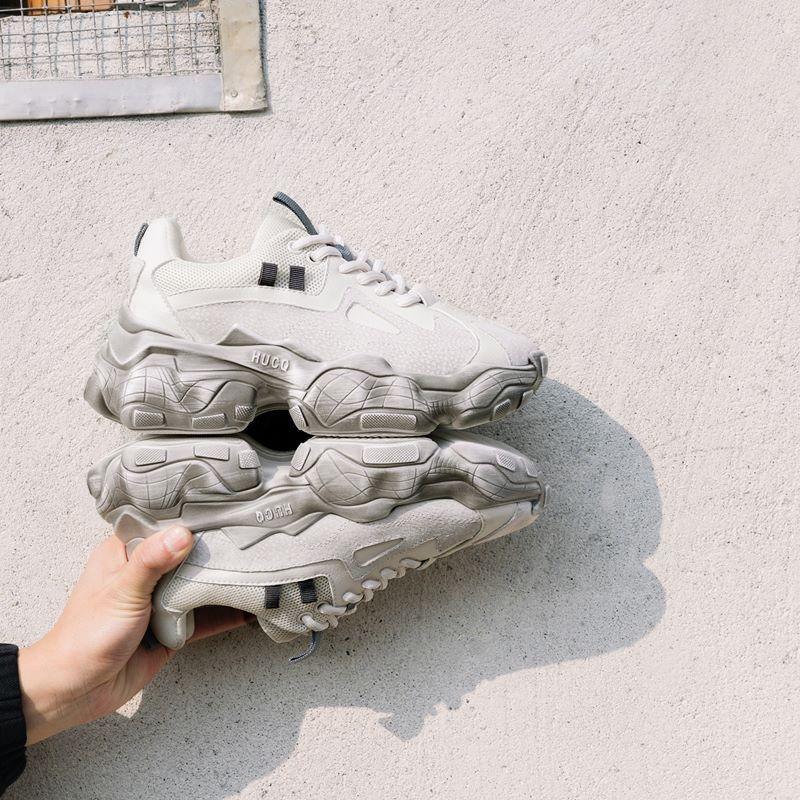 Breathable genuine leather women's sneakers on stylish platform, combining fashion and comfort in casual footwear.