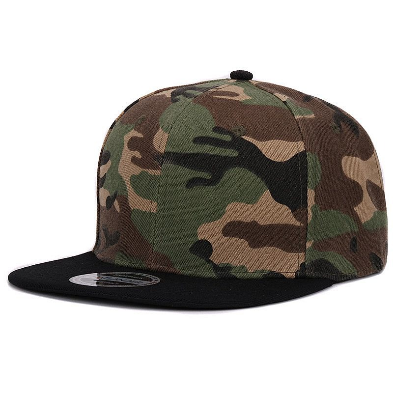 Camouflage snapback baseball cap in green and brown, adjustable polyester hat for men and women.