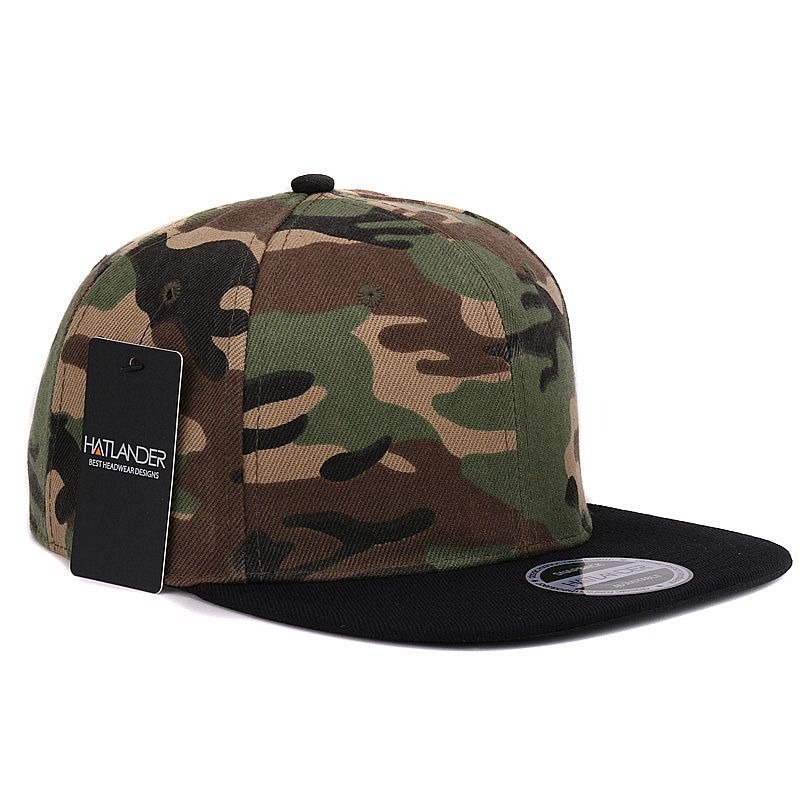 Stylish camouflage snapback baseball cap in green with black visor, perfect for men and women.