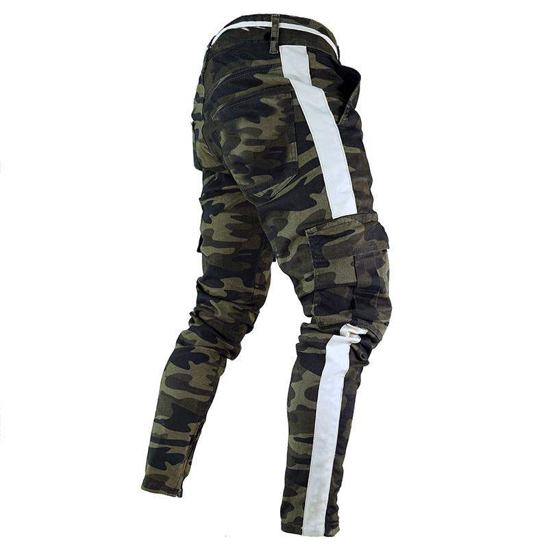 Camouflage men's slim-fit joggers with elastic waist and zip pockets, perfect for sports and leisure activities.