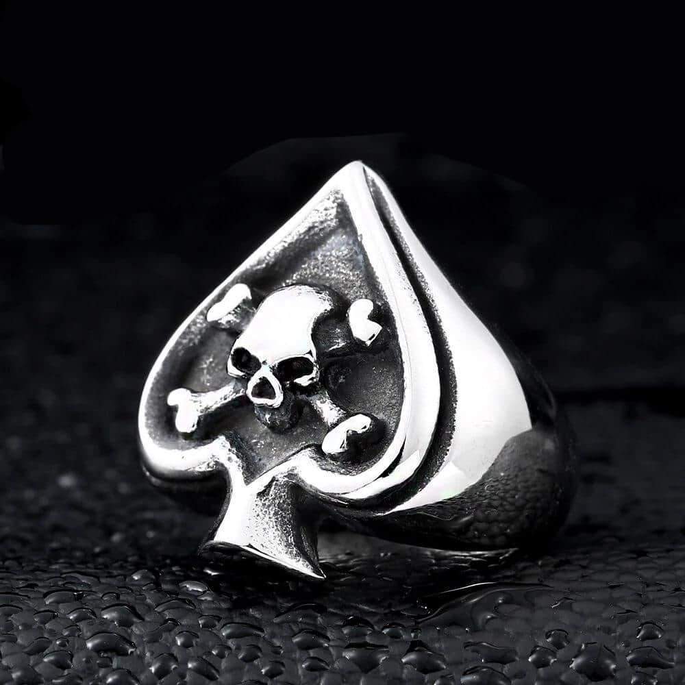 Retro skull and crossbones spade ring in polished stainless steel, perfect unisex rock style jewelry accessory.