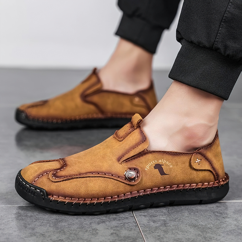 Stylish men's casual loafers in brown PU leather for comfort and flexibility. Perfect for versatile outfits!