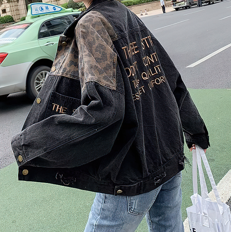 Casual black denim jacket with leopard embroidery, perfect for everyday wear, showcasing modern women's fashion.