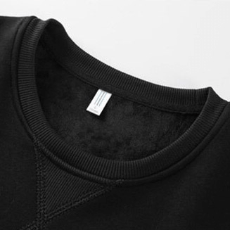 Close-up of the neckline of a casual men's black O-neck sweatshirt, showcasing its soft fabric and stylish design.