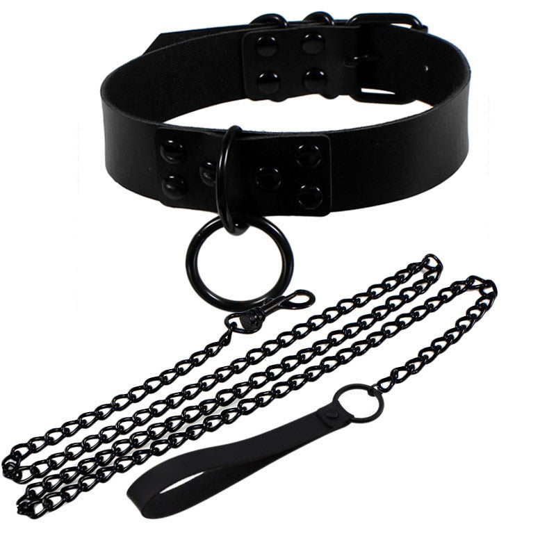 Unisex goth black metal chain collar choker with adjustable strap and heart design, perfect for themed parties.
