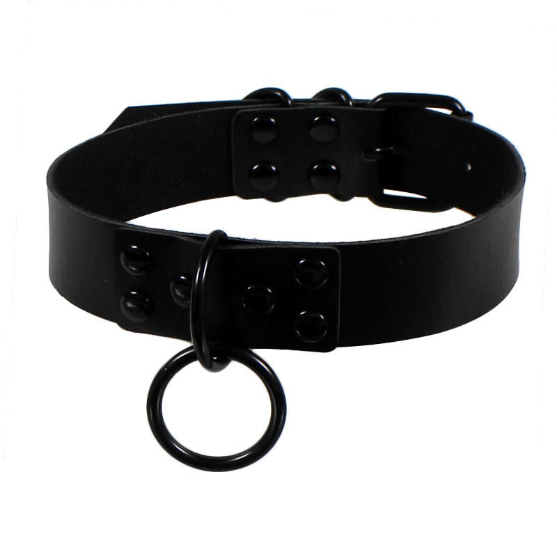 Unisex Goth black metal choker with adjustable belt, featuring a ring and studded design for bondage-themed styles.