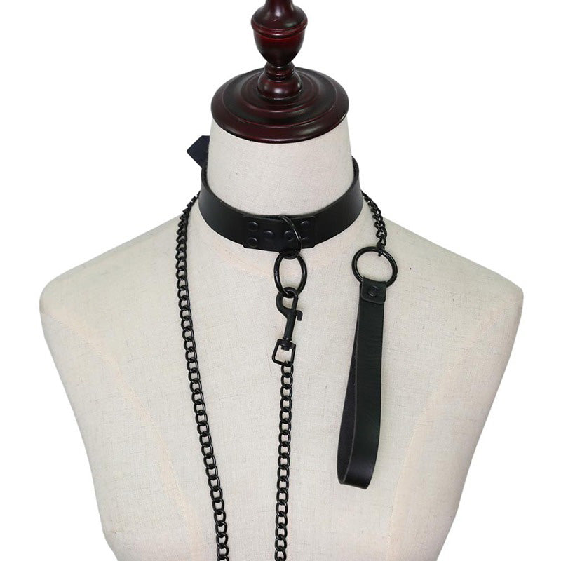 Unisex black metal chain choker collar for gothic style, featuring faux leather and adjustable buckle.
