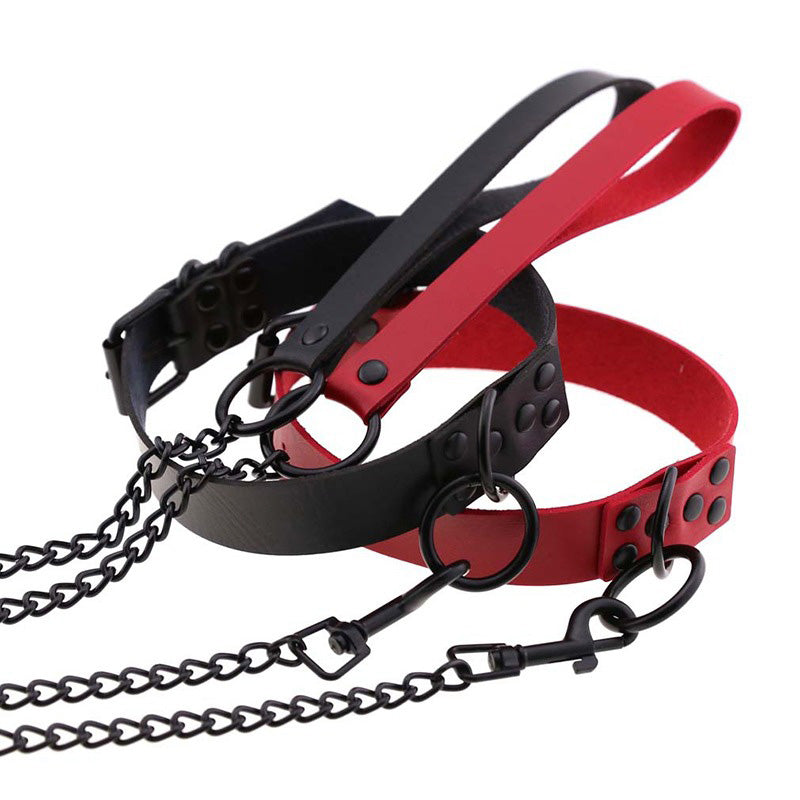 Unisex gothic choker set in black and red faux leather with metal chains and adjustable features for themed parties.