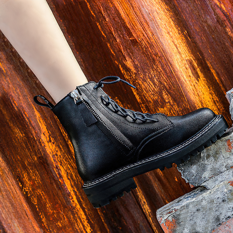 Classic black women's ankle boots with zipper detail, perfect for casual wear and long walks.