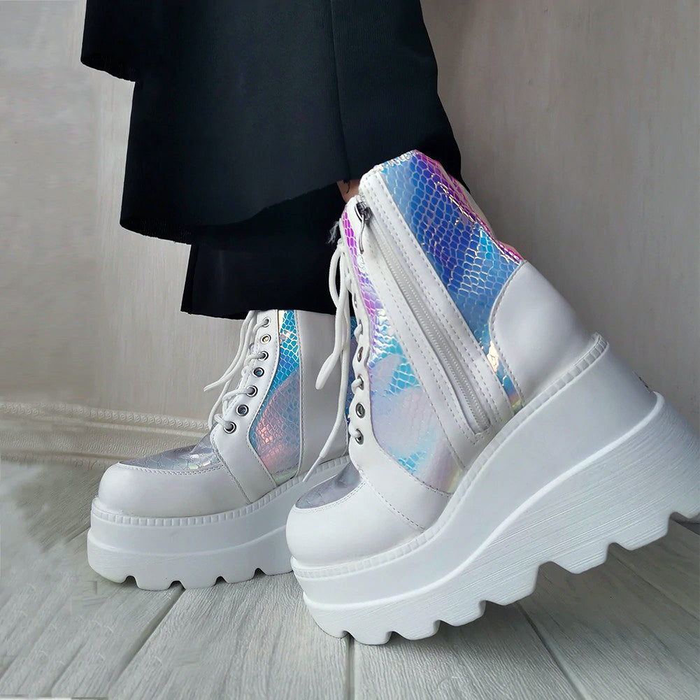 Women’s platform ankle boots in white with iridescent details, perfect for trendy spring outfits.