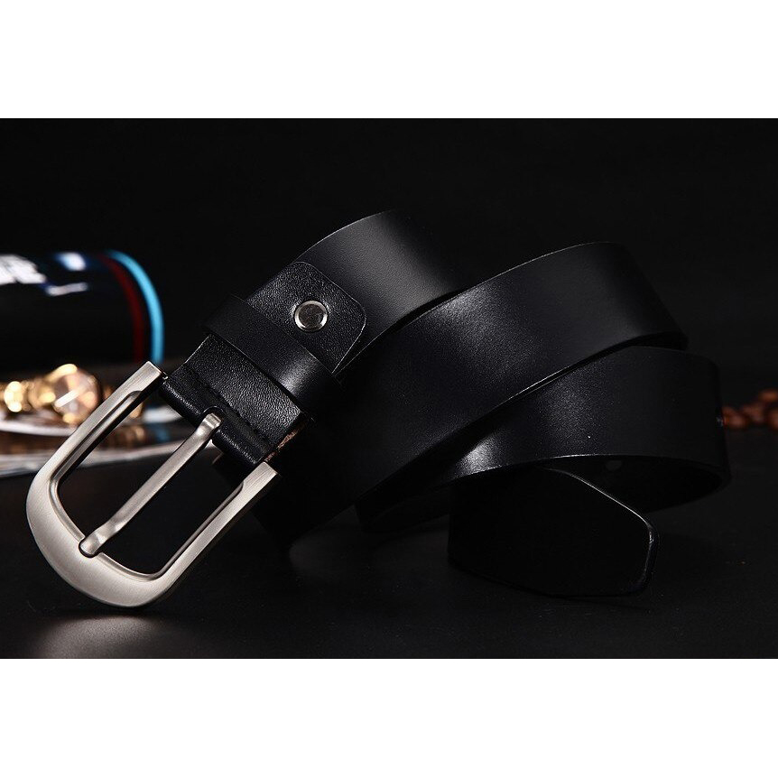 Classic genuine leather belt for men in black with stylish metal buckle, perfect for casual outfits and denim bottoms.
