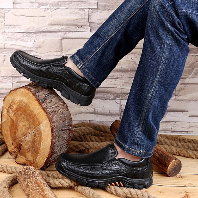 Classic men's genuine leather loafers, stylish and comfortable casual shoes, perfect for any occasion.