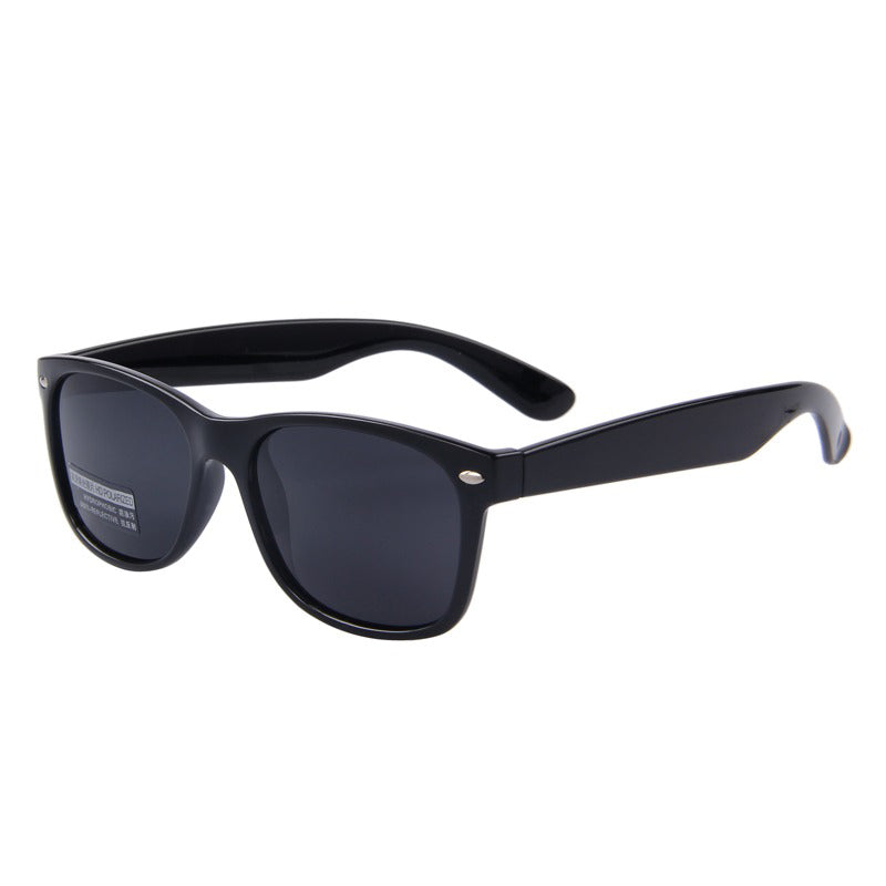 Classic retro polarized sunglasses with UV400 protection and black mirrored lenses, perfect for any gothic look.