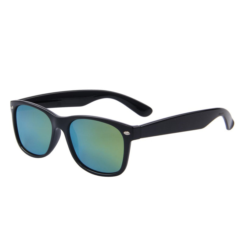 Classic retro polarized sunglasses with UV400 protection and mirrored lenses, perfect for a rock or gothic style.