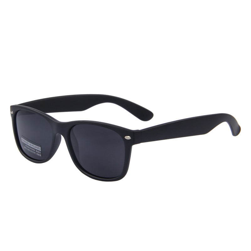 Classic retro polarized sunglasses with UV400 protection and sleek black design, perfect for rock and gothic styles.