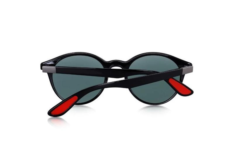 Classic retro polarized oval sunglasses with TR90 legs and UV400 protection, styled for a bold gothic look.