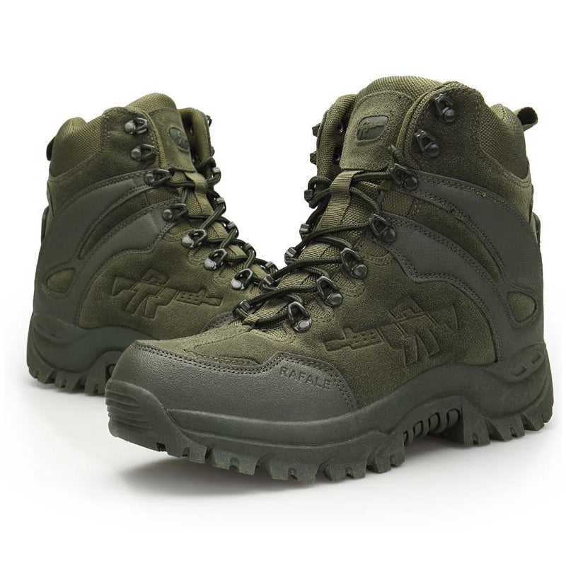 Men's tactical military boots in olive green, perfect for winter outdoor activities, providing safety and comfort.