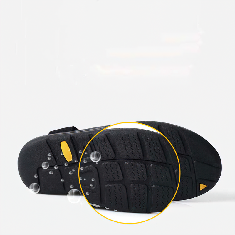 Close-up of the non-slip sole of summer leather sandals for men, showcasing grip patterns and water resistance.