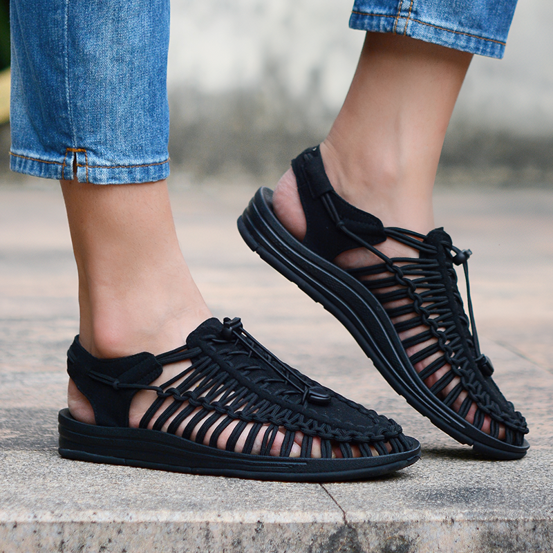 Summer genuine leather sandals for men with elastic-tied design for cool comfort and style.