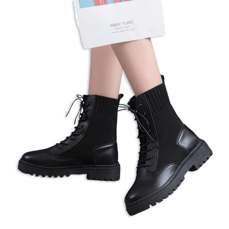 Trendy warm lace-up ankle boots in black, perfect casual flats with round toe and flexible sole for women.