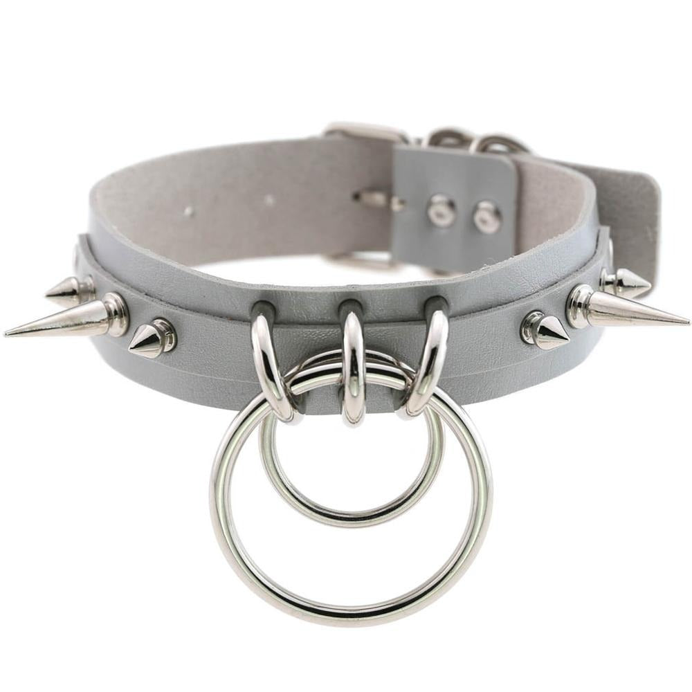 Cool collar choker for ladies in gray PU leather with metal spikes and a circular ring, perfect for gothic fashion.