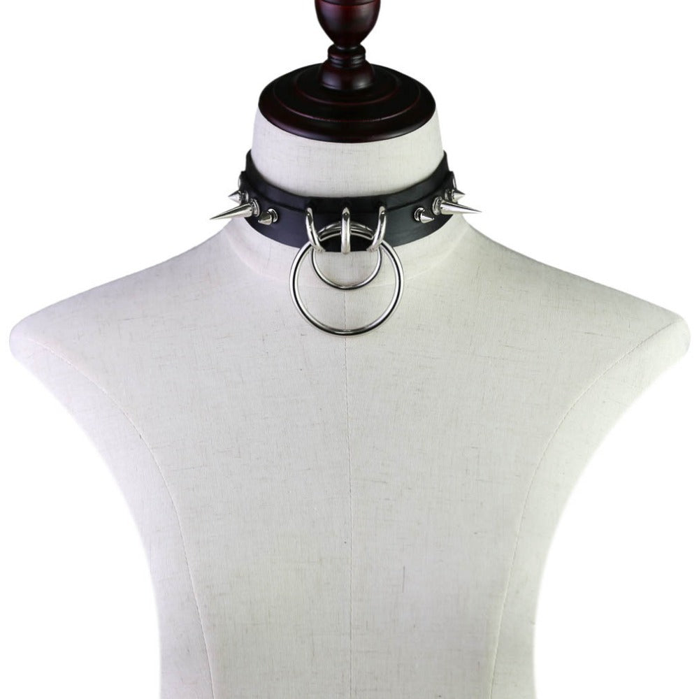 Stylish black gothic collar choker with metal spikes and rings, perfect accessory for edgy outfits.