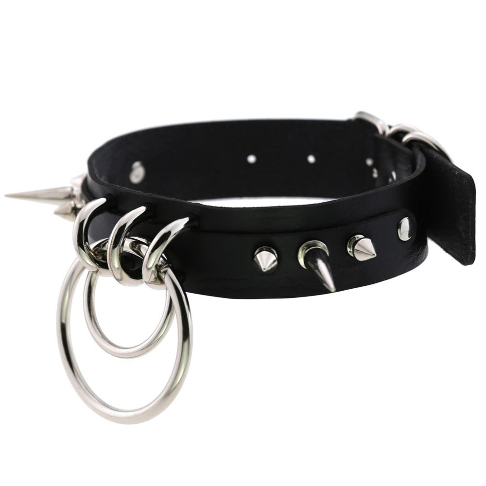 Cool collar choker for ladies featuring metal spikes and rings, perfect for gothic fashion and concert outfits.