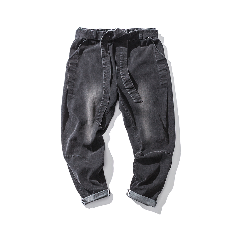 Cool loose jeans for men featuring an elastic waist, ribbon detail, and casual denim design.