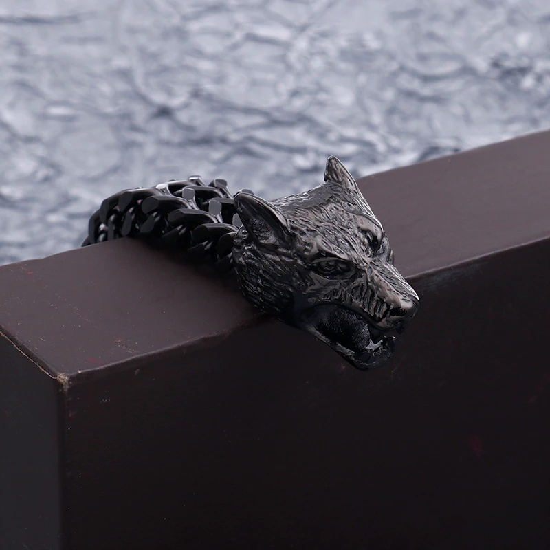 Men's stainless steel bracelet featuring a wolf head design, perfect for rock style jewelry enthusiasts.