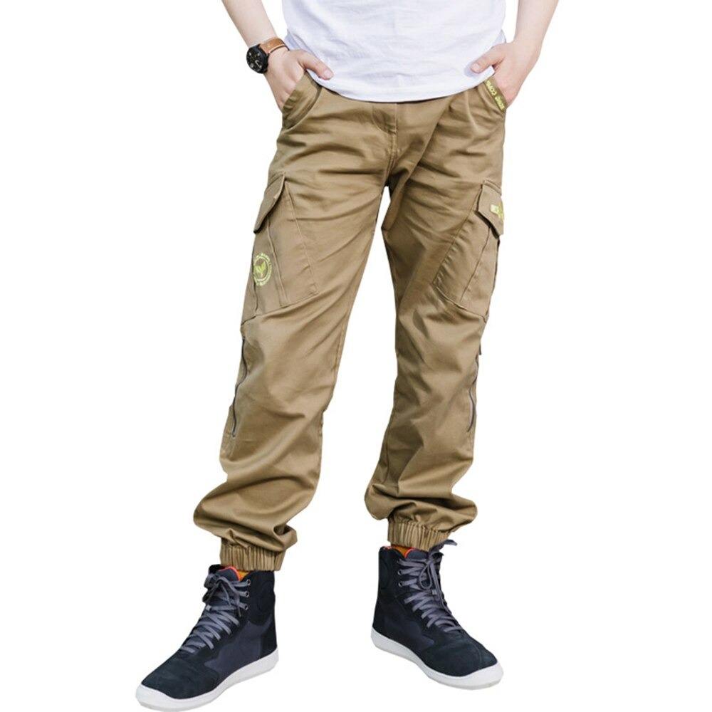 Trendy men's oversized camouflage pants with cargo pockets, perfect for motocross and stylish everyday wear.