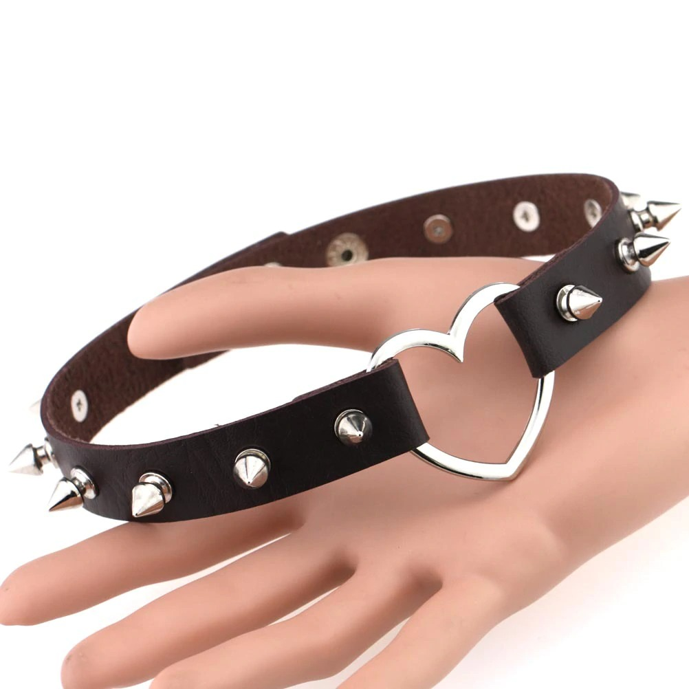 Cool PU leather choker with spikes and heart-shaped zinc alloy clasp, perfect for gothic and rock style outfits.