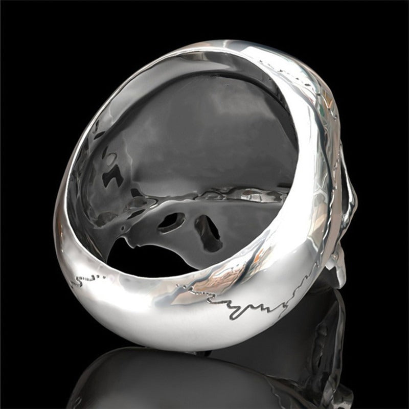 Stylish vintage cracked skull ring for men and women, perfect for rock and goth fashion.