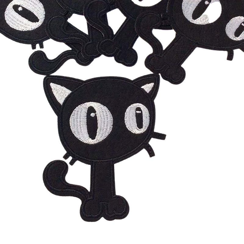Cute black cat patch for clothing, stylish animal thermal decal, perfect for alternative fashion enthusiasts.