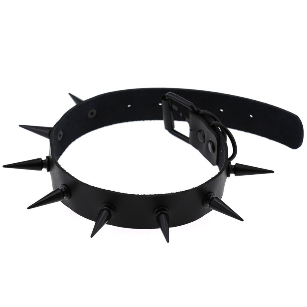 Dark Witch's spiked choker collar, gothic style necklace with iron spikes, unisex accessory for rock outfits.