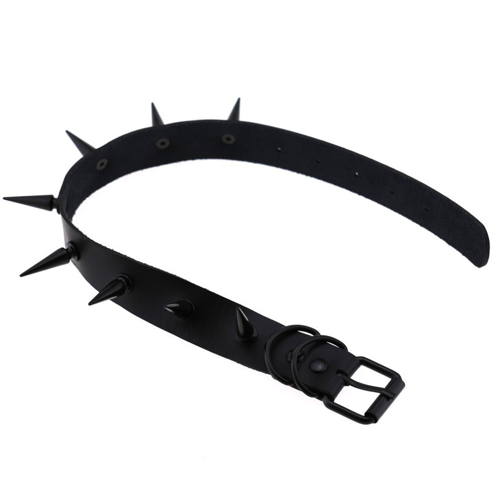 Gothic spiked choker collar for men and women, perfect for punk and rock outfits, featuring adjustable width and iron spikes.