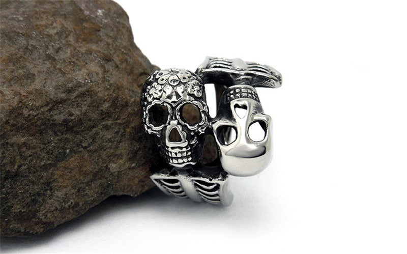Double skull ring made of stainless steel, featuring vintage design for rocker and biker jewelry, perfect alternative accessory.