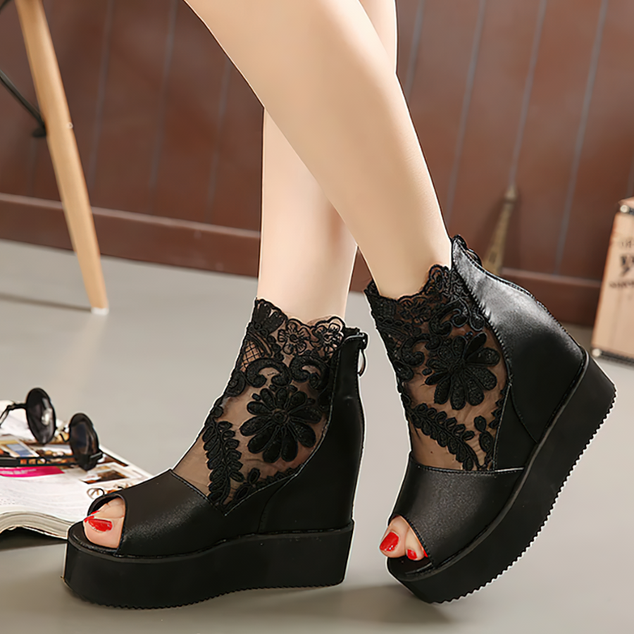 Elegant black lace women's platform sandals styled with floral designs and peep-toe for a gothic aesthetic.