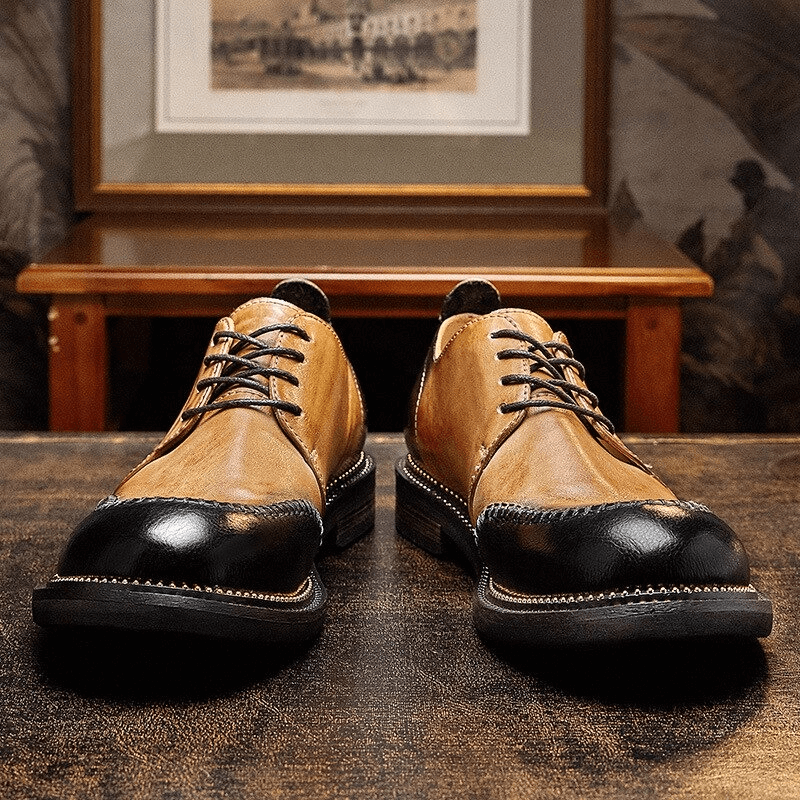 Stylish men's breathable leather shoes in retro design, featuring a lace-up style and elegant two-tone colors.