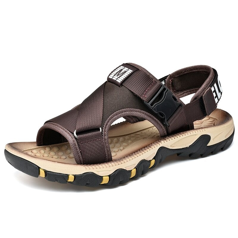 Fashionable anti-skid men's sandals featuring breathable mesh, perfect for casual wear and comfort.