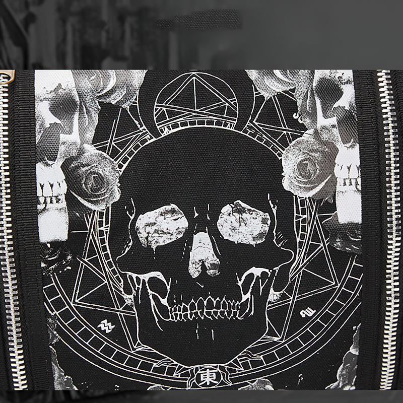 Fashion black gothic shoulder bag featuring an intricate skull design and rose embellishments, stylish and comfortable.