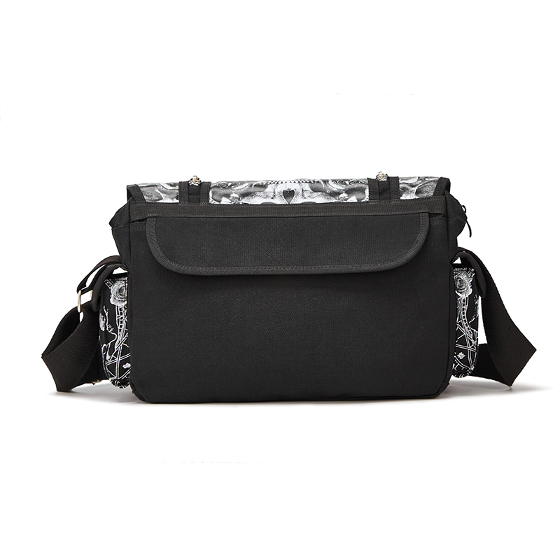 Fashion black gothic shoulder bag for women with skull print, perfect crossbody style for a unique look.
