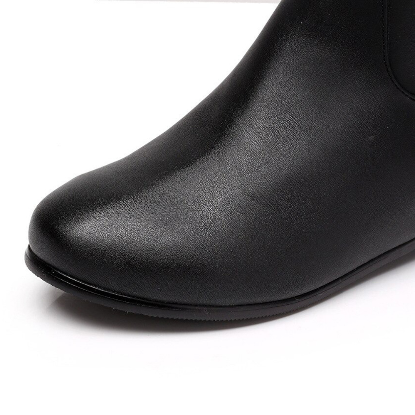 Fashion black mid-calf PU leather boot detail, showcasing smooth material and stylish design for women's casual elegance.